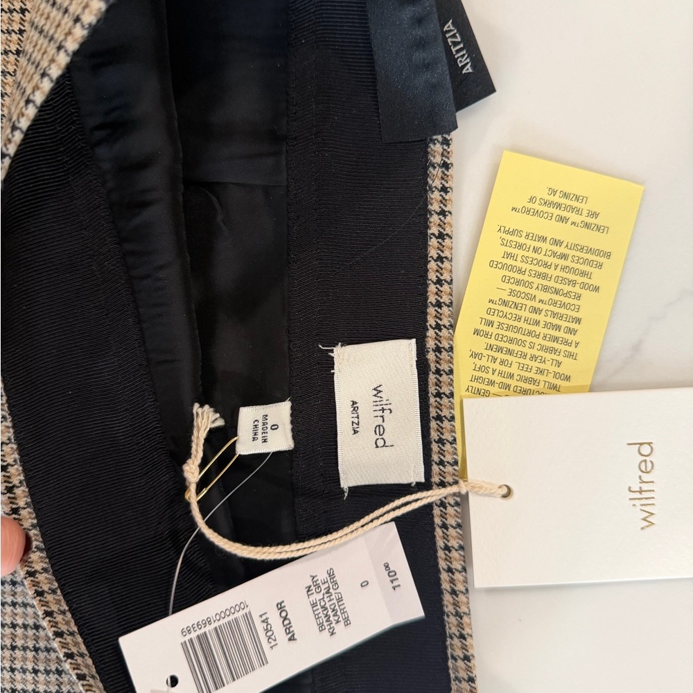 Aritzia Mini Skirt - Picture 6 of 6